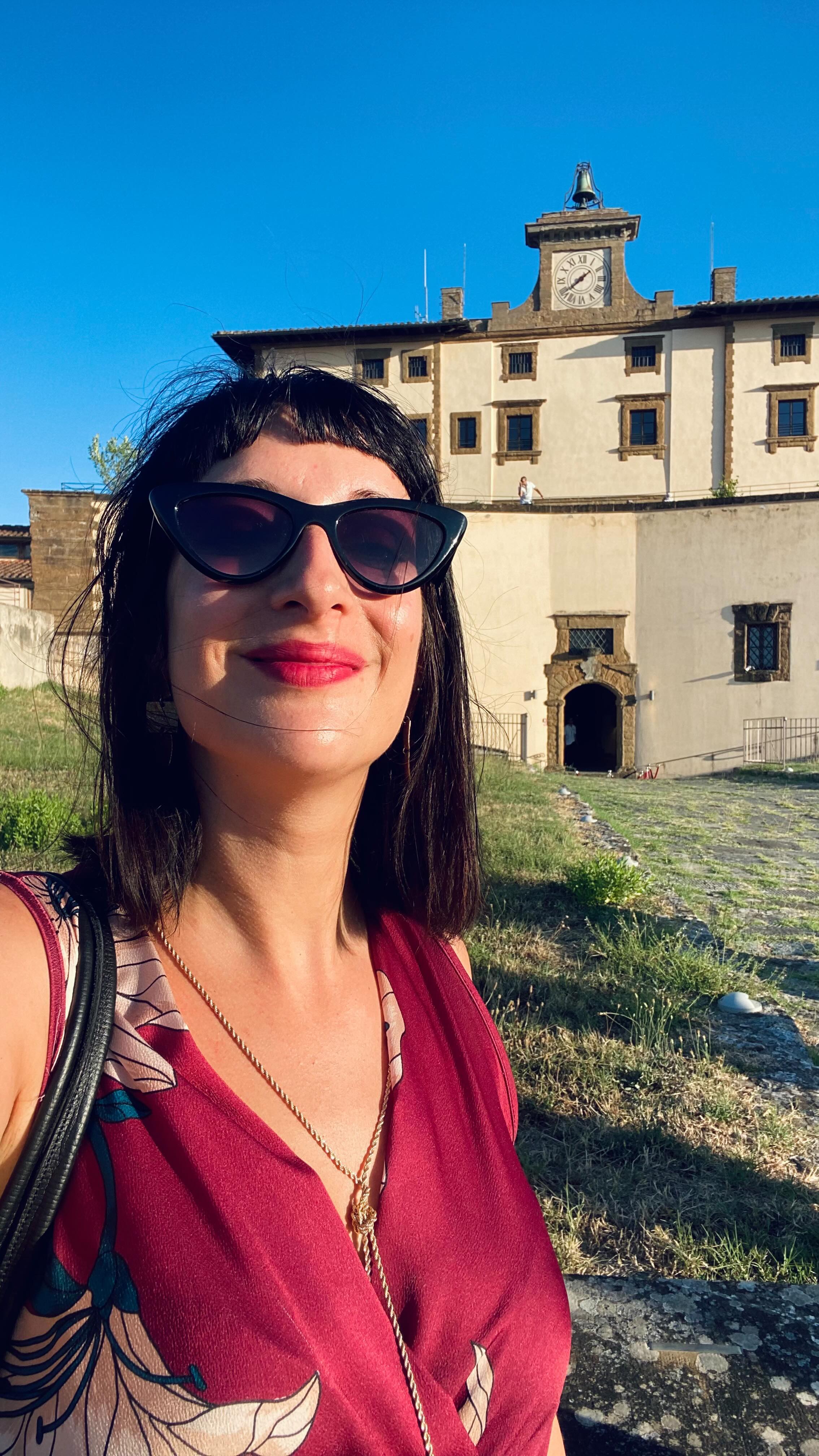 🥁🥁Did you know that @belvederefirenze reopened? Yesterday, I was invited as a guest to the Wednesday at the Sunset event ✨
They host incredible events with music, art, and a sunset that just leaves you speechless, check it out!
I swear, it has the most amazing view of all of Florence... seriously, it’s breathtaking! 💖
The Forte was built in the 1500s by the Medici family to protect the city, and it’s been a symbol of Florence’s rich history ever since. Now, it’s not just about the view, it’s also a super cool cultural spot!
I was so moved! 😍 It’s such a special spot in Florence! If you’ve never been, you NEED to go—it’s a one-of-a-kind experience! (No crowd, no heat!)
📍Forte Belvedere, Via S. Leonardo 1, Firenze
Tag someone who would love to come here!
*invited
#tuscanyvibes #fortebelvedere #SunsetOverFlorence
#GoldenHour