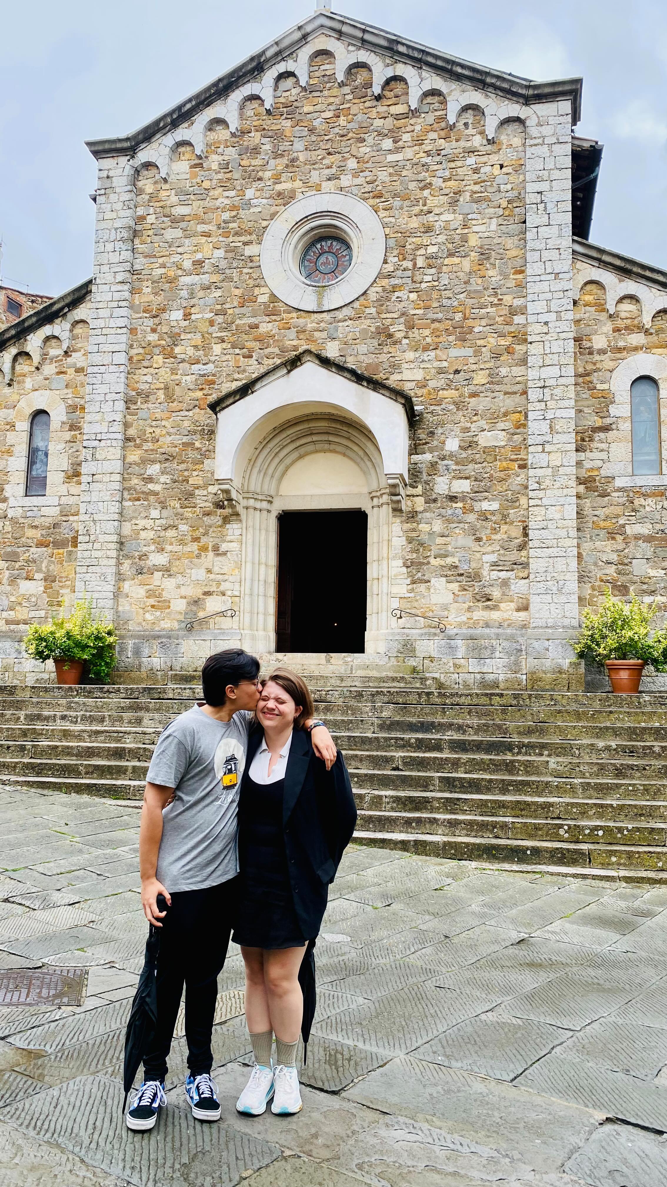 They say a Chianti tour in the rain should be cancelled… not if you know where to go and you’re with the right people! Best day ever — full of scents, secrets, and Plan Bs 🤣 Cheers! Thank you Lauren and Ishani ✨