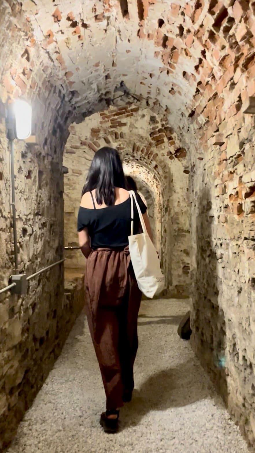Yesterday, for the first time in my life, I had the honor of entering the underground chambers of the Fortezza da Basso. A place usually hidden from view, rich in history: these underground spaces are part of the 16th-century fortress commissioned by Alessandro de’ Medici to strengthen control over Florence. It is also tied to darker stories — including the imprisonment and death of Filippo Strozzi, who died here in 1538 under mysterious circumstances, officially ruled a suicide but often believed to be a political murder. A truly unique and powerful experience.

Thank you to @musefirenze and @mostrartigianato for making this possible ✨