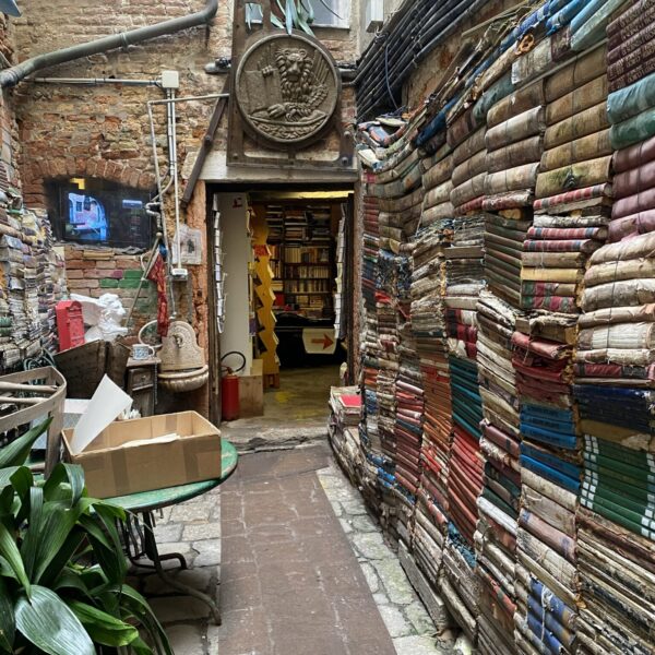 Acqua Alta Library