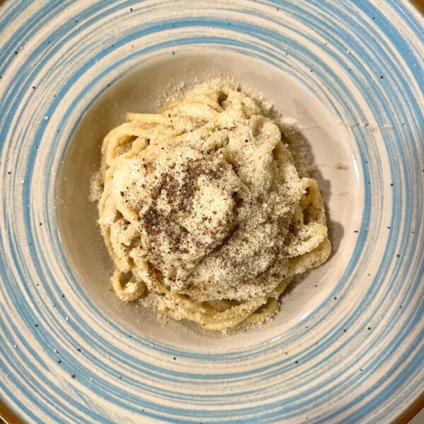 Cacio e Pepe pasta Delicious cacio e pepe pasta with creamy cheese and pepper on a plate.